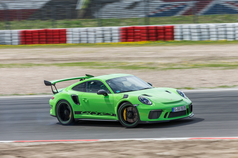 Illustration for article titled Put These Very Good 2019 Porsche 911 GT3 RS Photos In Your Life